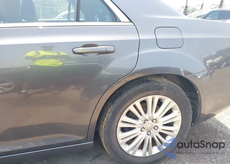 2014 Chrysler 300 z USA, uszkodzony, nr VIN 2C3CCARG0EH136503